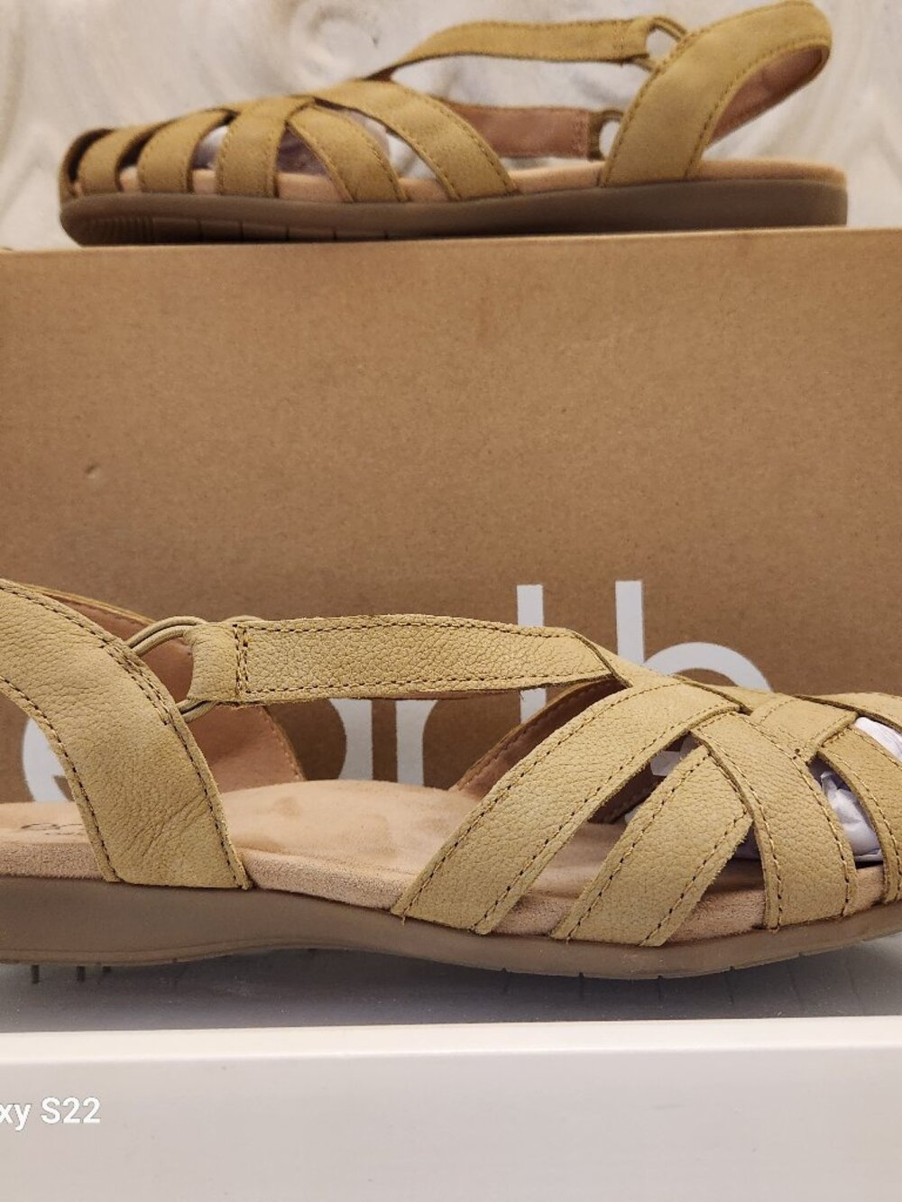 EARTH Leather "Barri" Light Green Fisherman Sandals. NIB. Size 10